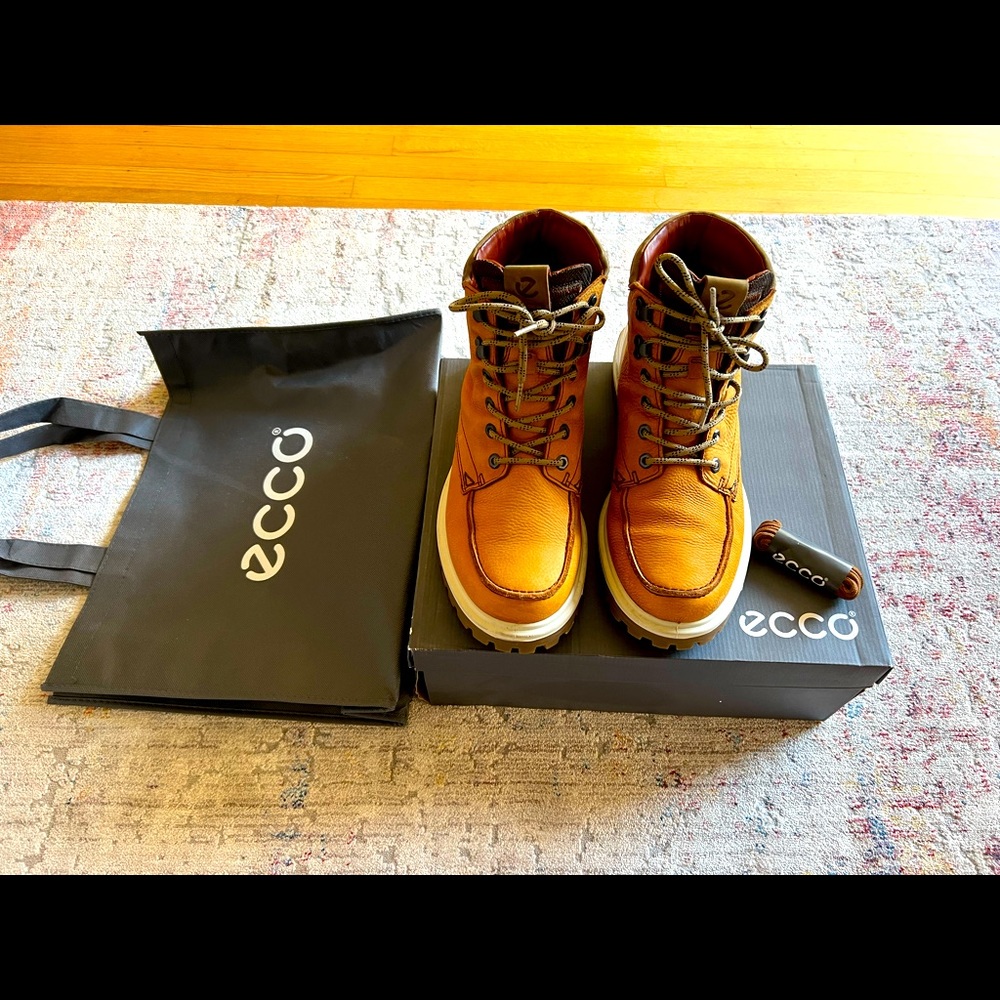 ECCO BRAND LEATHER AND GORETEX SHOES